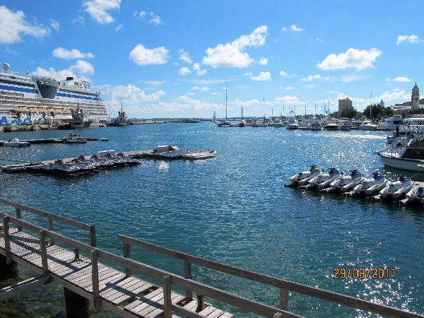 Jetskis im Hafen